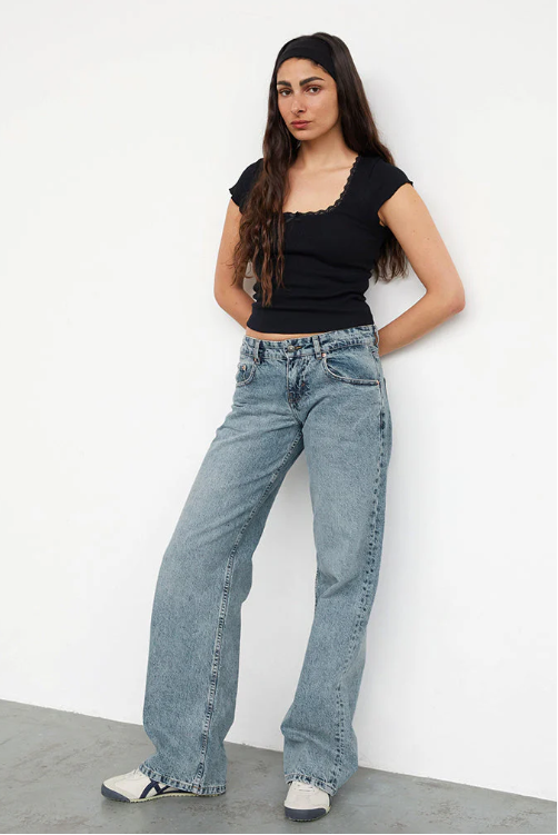 Amy Low-Rise Jeans